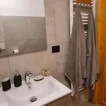 Lo Noyer Et Les Roses Panzió 3*