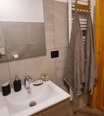 Lo Noyer Et Les Roses Bed and Breakfast 3*