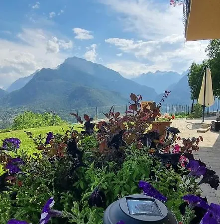 Lo Noyer Et Les Roses Bed and Breakfast 3*