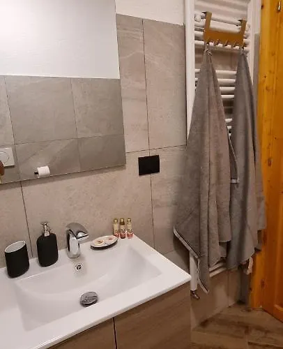 Lo Noyer Et Les Roses Bed & Breakfast 3*