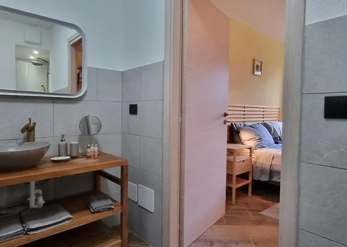 Lo Noyer Et Les Roses Saint-Nicolas