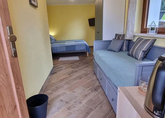 Lo Noyer Et Les Roses 3*